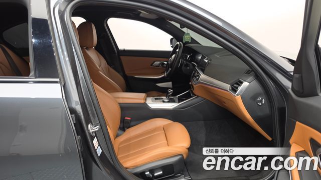 BMW 3-Series 2022 — photo 16