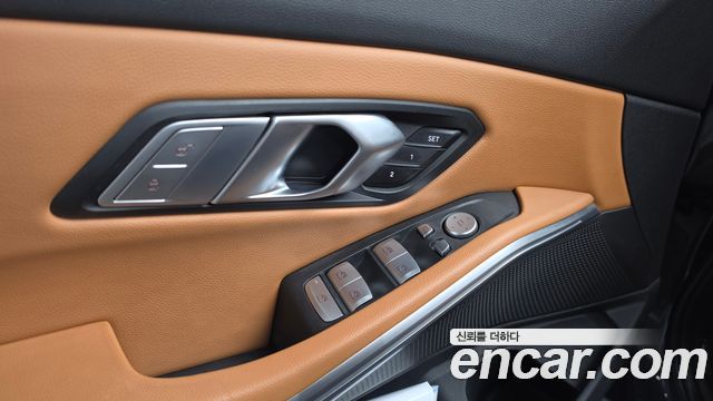 BMW 3-Series 2022 — photo 28