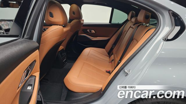 BMW 3-Series 2025 — photo 12