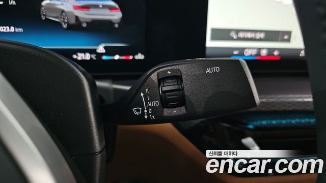 BMW 3-Series 2025 — photo 16