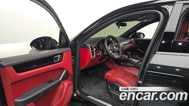 Porsche Cayenne 2023 — photo 13