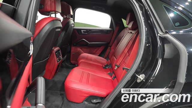 Porsche Cayenne 2023 — photo 17