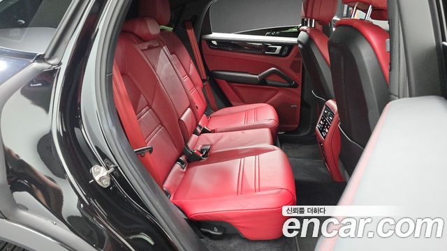 Porsche Cayenne 2023 — photo 18