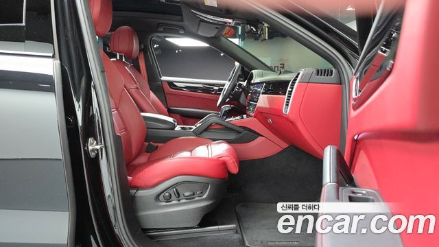 Porsche Cayenne 2023 — photo 16
