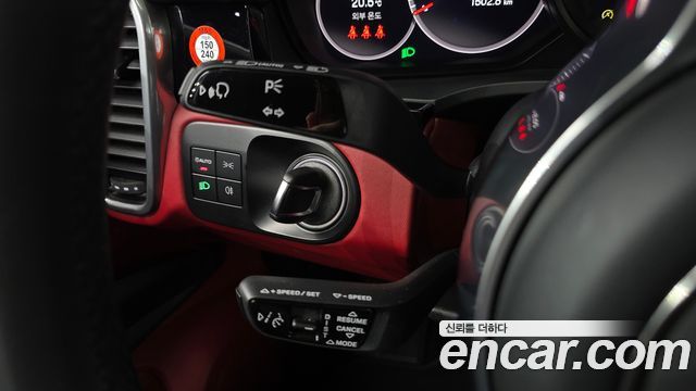 Porsche Cayenne 2023 — photo 28