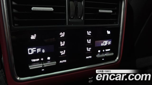 Porsche Cayenne 2023 — photo 29