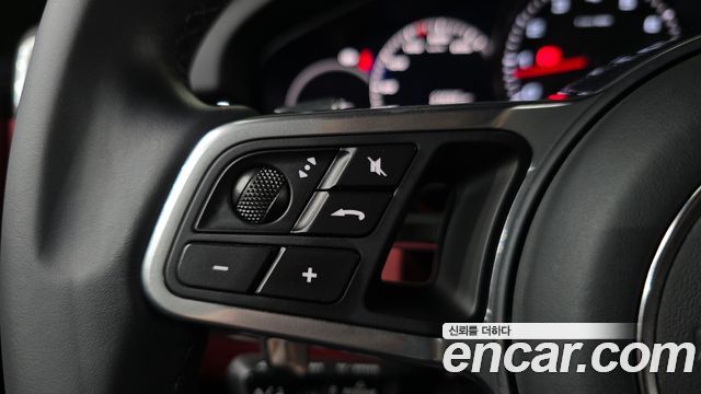 Porsche Cayenne 2023 — photo 31