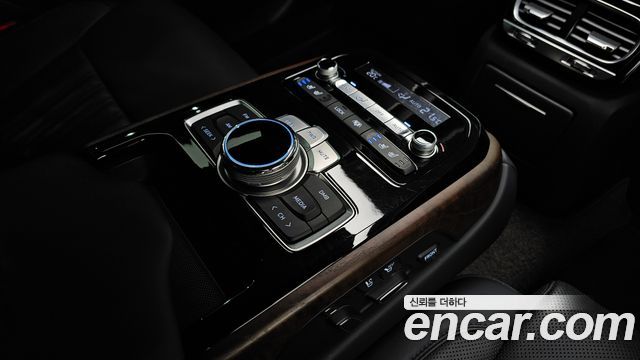 Genesis G90 2019 — photo 19
