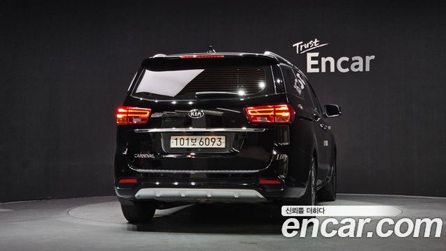 Kia Canival 2019 — photo 4