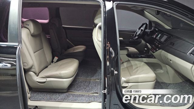 Kia Canival 2019 — photo 11