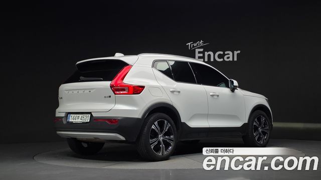 Volvo XC40 2021 — photo 2