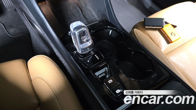 Volvo XC40 2021 — photo 12