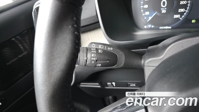 Volvo XC40 2021 — photo 20