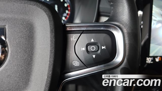 Volvo XC40 2021 — photo 22