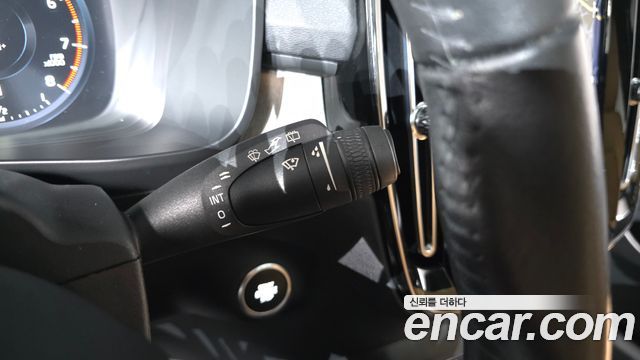 Volvo XC40 2021 — photo 23