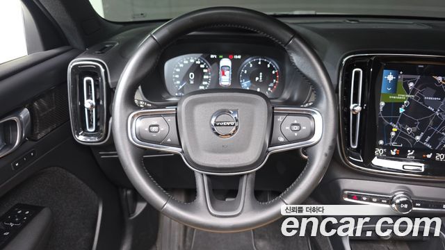 Volvo XC40 2021 — photo 24