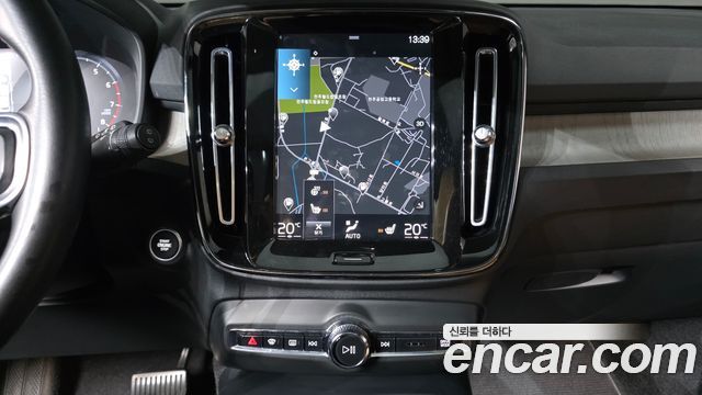 Volvo XC40 2021 — photo 25