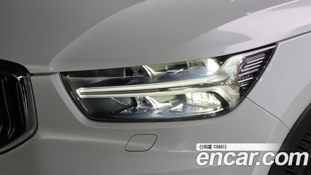 Volvo XC40 2021 — photo 8