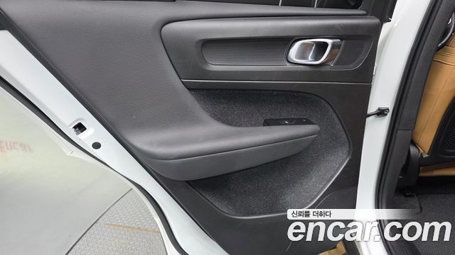 Volvo XC40 2021 — photo 15