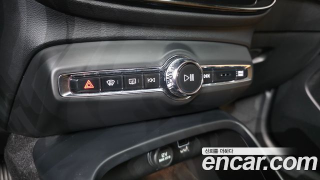 Volvo XC40 2021 — photo 29