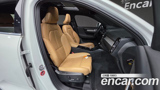 Volvo XC40 2021 — photo 31