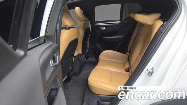 Volvo XC40 2021 — photo 32