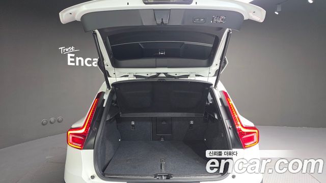 Volvo XC40 2021 — photo 35
