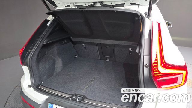Volvo XC40 2021 — photo 36