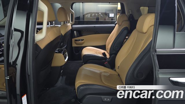 Kia Canival 2023 — photo 17