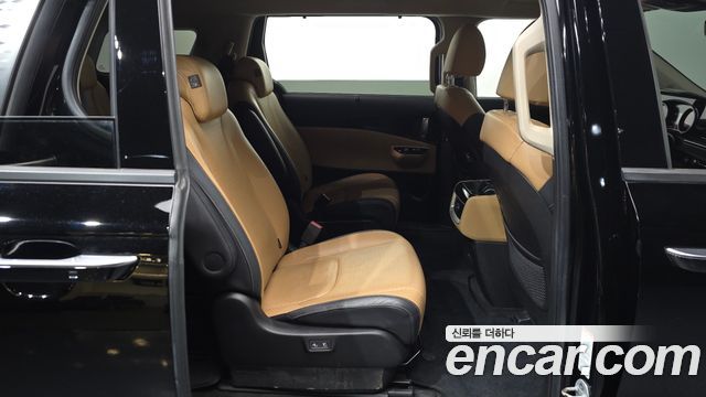 Kia Canival 2023 — photo 18