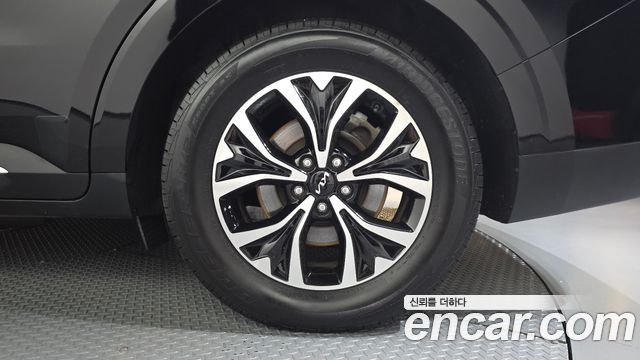Kia Canival 2023 — photo 7