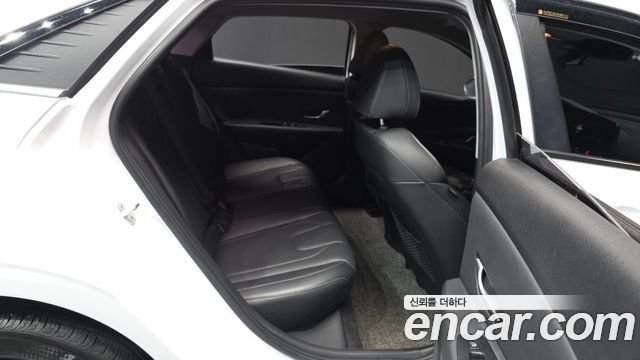 Hyundai AVANTE 2021 — photo 18