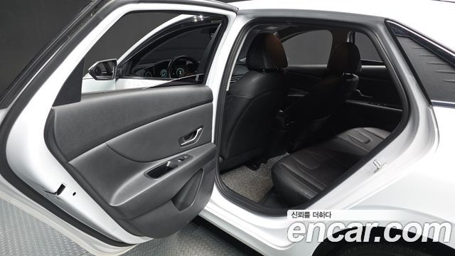 Hyundai AVANTE 2021 — photo 16