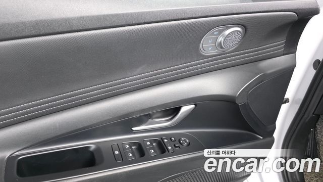 Hyundai AVANTE 2021 — photo 31