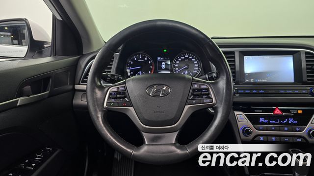 Hyundai AVANTE 2017 — photo 13