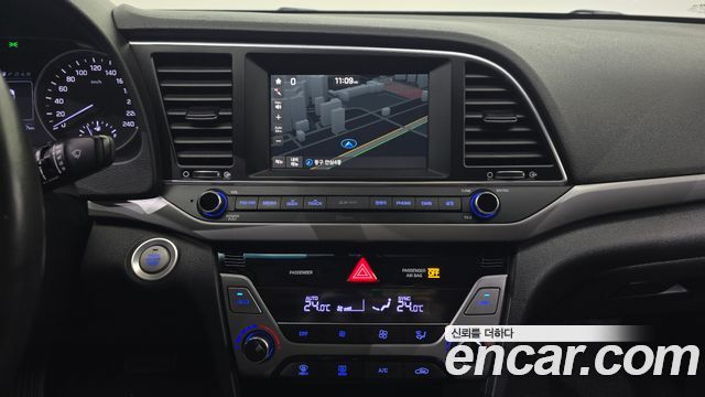 Hyundai AVANTE 2017 — photo 15
