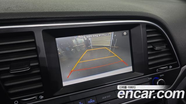 Hyundai AVANTE 2017 — photo 16