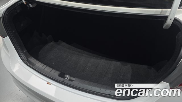 Hyundai AVANTE 2017 — photo 19