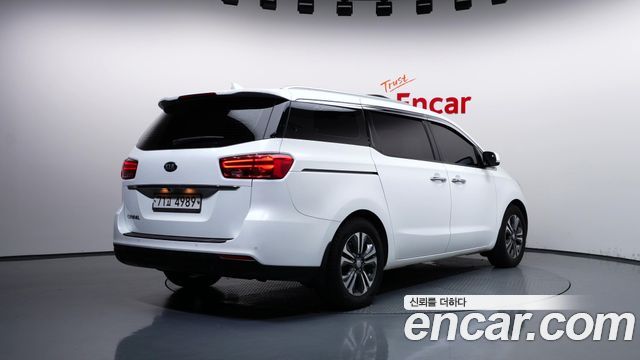 Kia Canival 2019 — photo 2