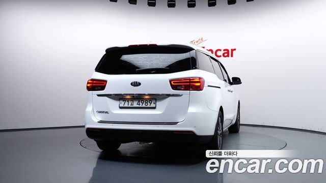 Kia Canival 2019 — photo 4