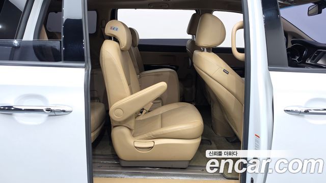 Kia Canival 2019 — photo 17