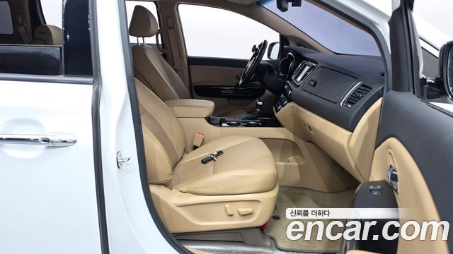 Kia Canival 2019 — photo 16