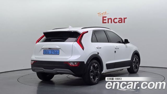 Kia Niro 2023 — photo 2