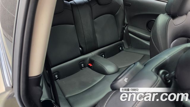 Mini Cooper 2019 — photo 17