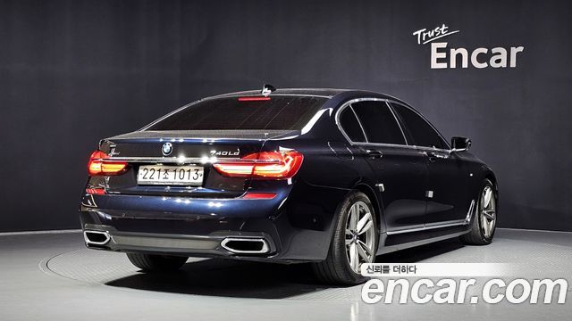 BMW 7-Series 2018 — photo 2