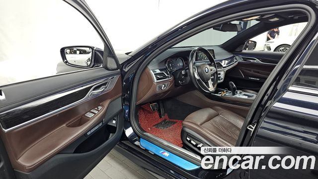 BMW 7-Series 2018 — photo 10