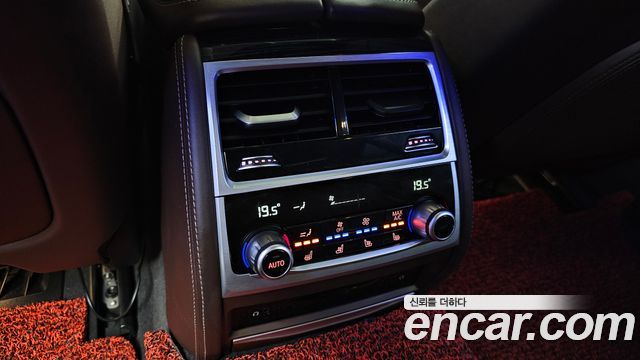 BMW 7-Series 2018 — photo 18