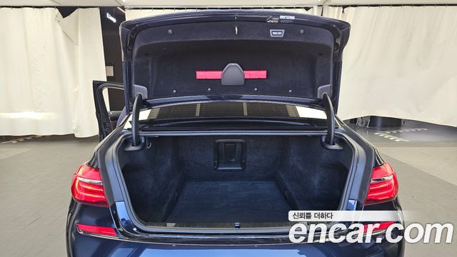 BMW 7-Series 2018 — photo 20