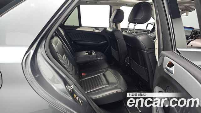 Mercedes-Benz GLE-Class 2018 — photo 11