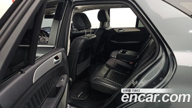 Mercedes-Benz GLE-Class 2018 — photo 12